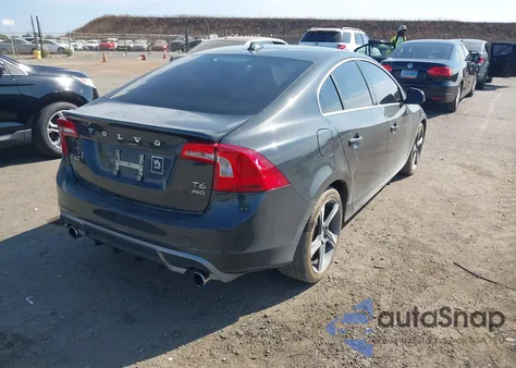 2013 Volvo S60 T6 z USA, uszkodzony, nr VIN YV1902FH2D1229743